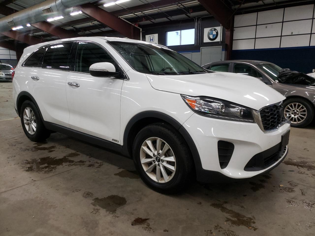 2019 KIA Sorento VIN 5XYPGDA58KG493743 Copart auction photo, front end / minor dent/scratches damage thumbnail 4