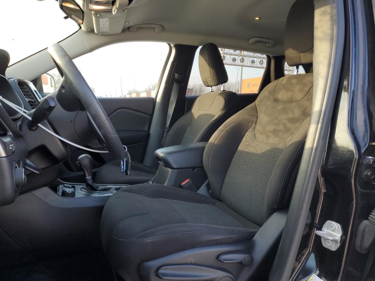 2019 Jeep Grand Cherokee VIN 1C4PJMCB0KD232013 Copart auction photo, front end damage thumbnail 7