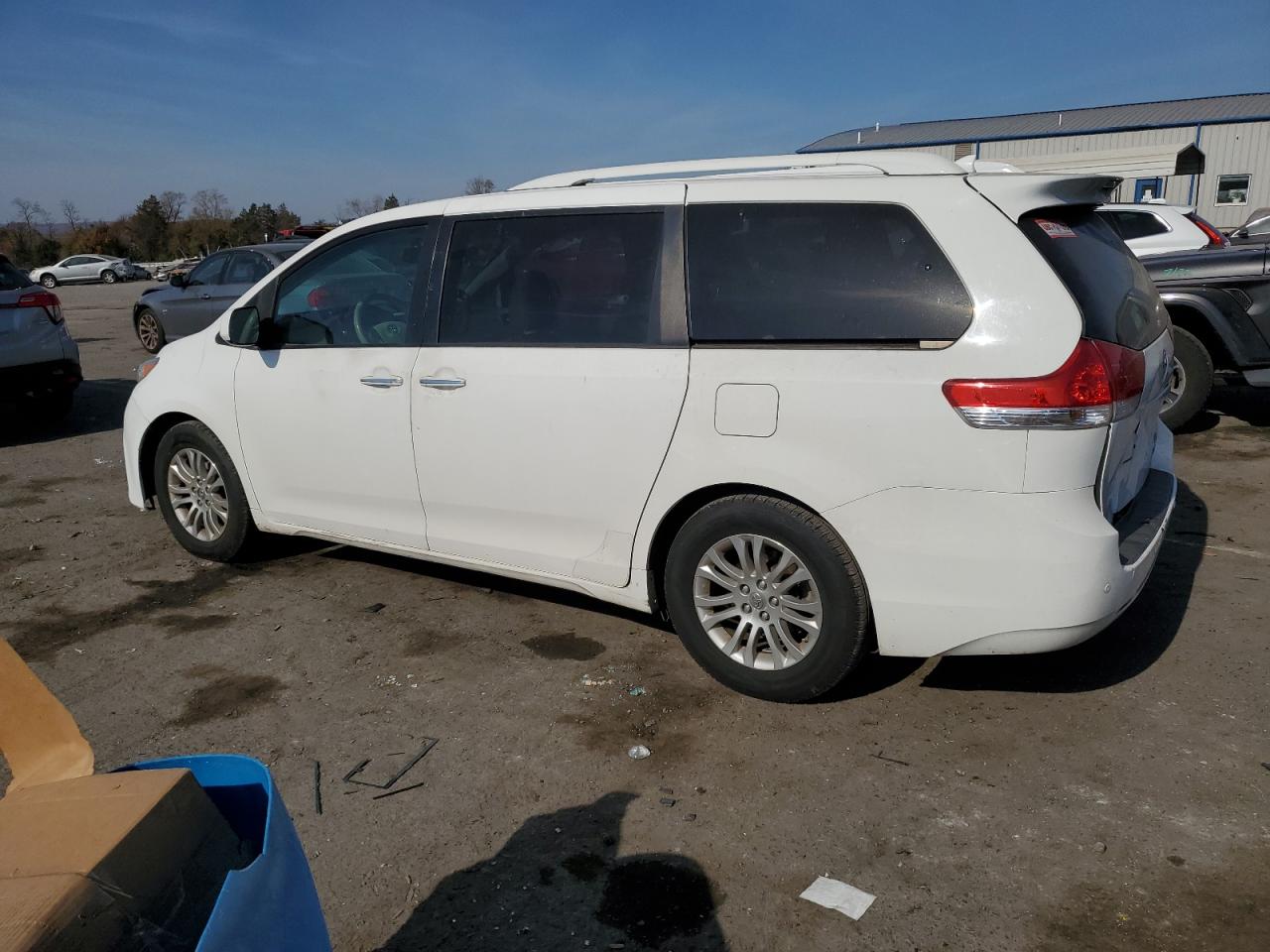 2011 Toyota Sienna VIN 5TDYK3DC2BS112432 Copart auction photo, rear end damage thumbnail 2