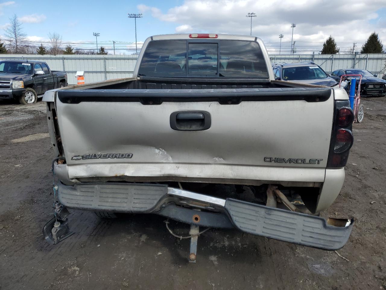 2005 Chevrolet Silverado VIN 1GCEK19Z05Z135571 Copart auction photo, all over damage thumbnail 6