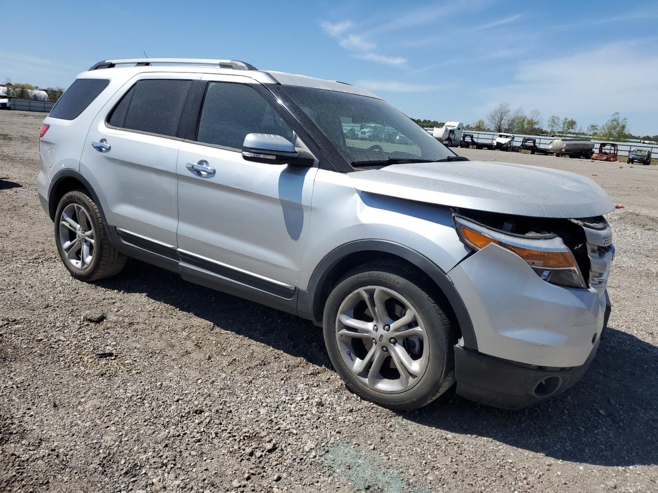 2015 Ford Explorer VIN 1FM5K8F81FGB12555 Copart auction photo, front end / minor dent/scratches damage thumbnail 4