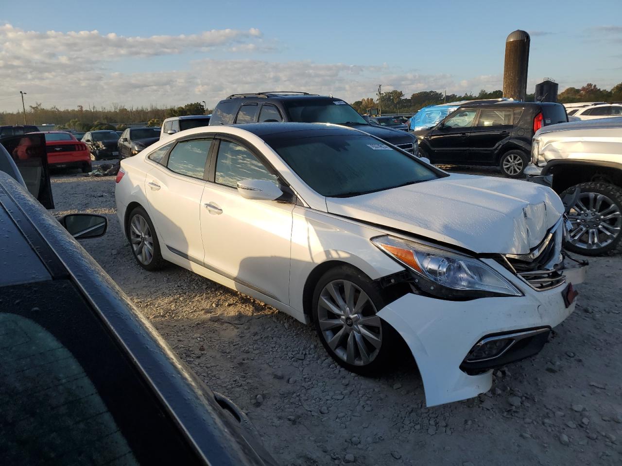 2017 Hyundai Azera VIN KMHFH4JG8HA586583 Copart auction photo, front end / rear end damage thumbnail 4