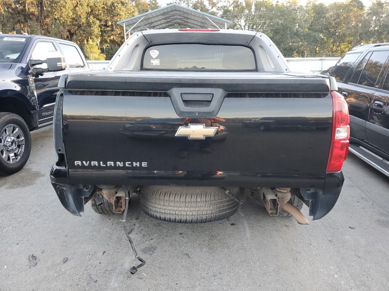 2007 Chevrolet Avalanche VIN 3GNFK12367G133487 Copart auction photo, rear end damage thumbnail 6