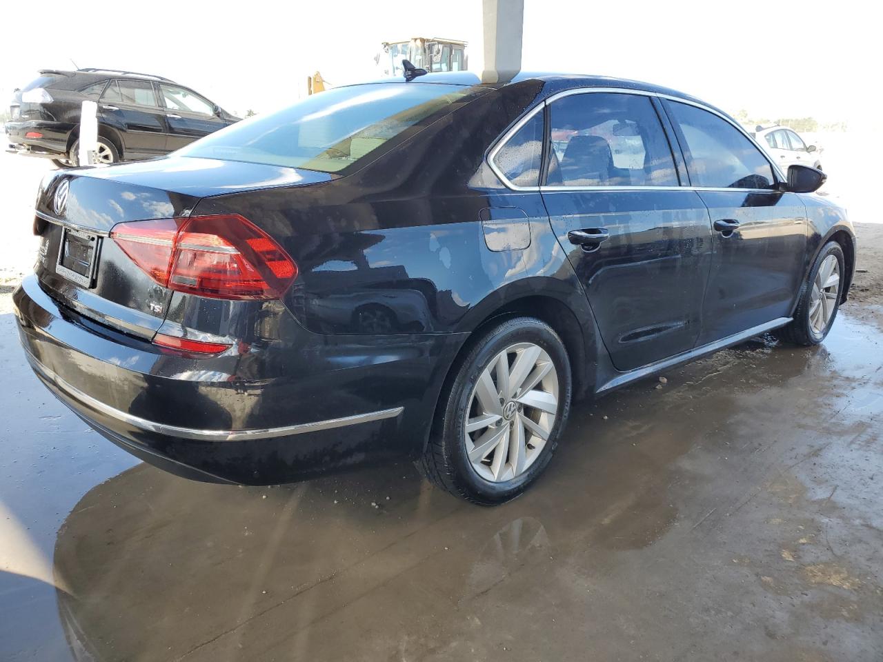 2018 Volkswagen Passat VIN 1VWBA7A31JC029284 Copart auction photo, front end damage thumbnail 3