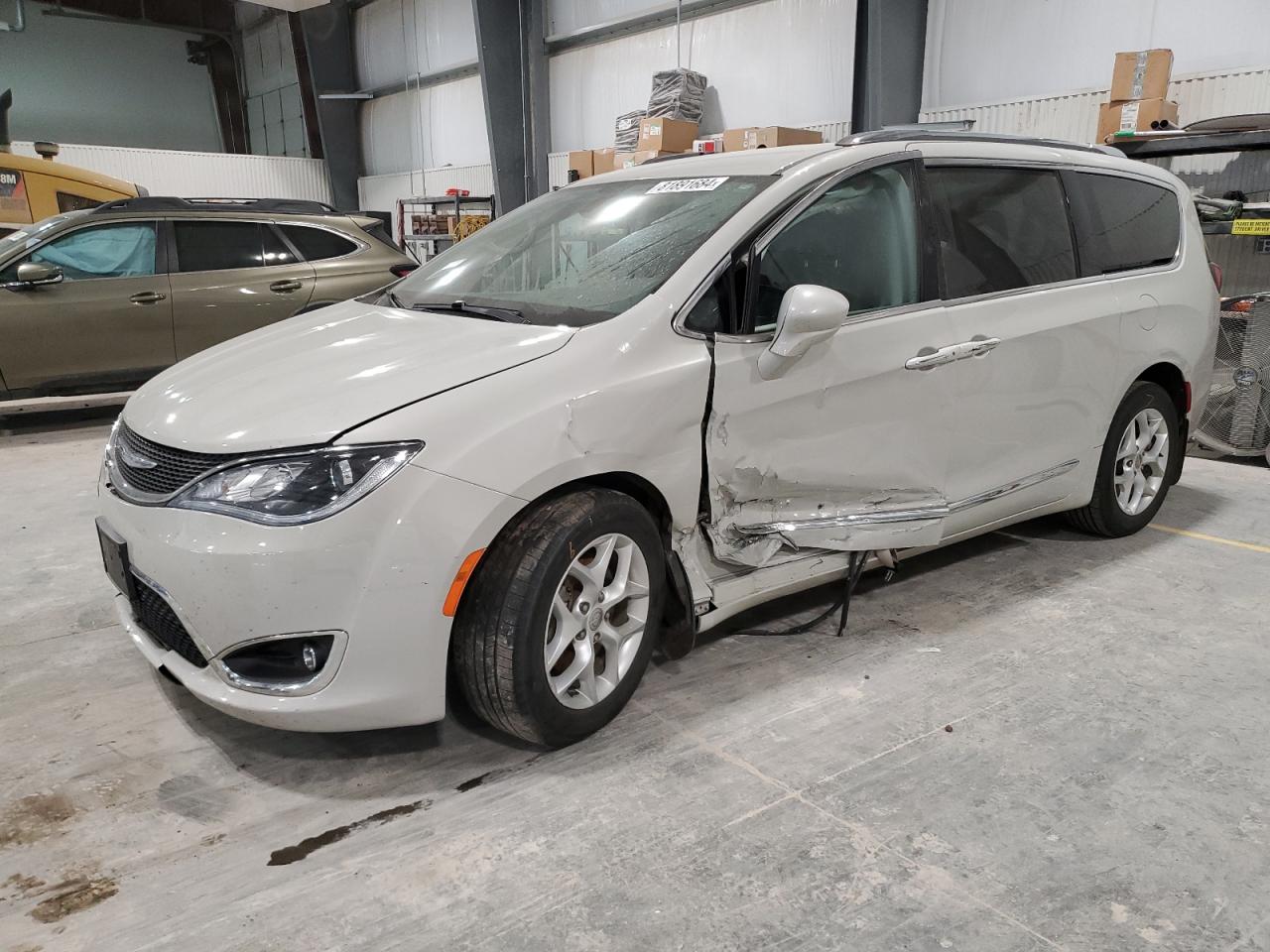 2017 Chrysler Pacifica VIN 2C4RC1EG1HR570178