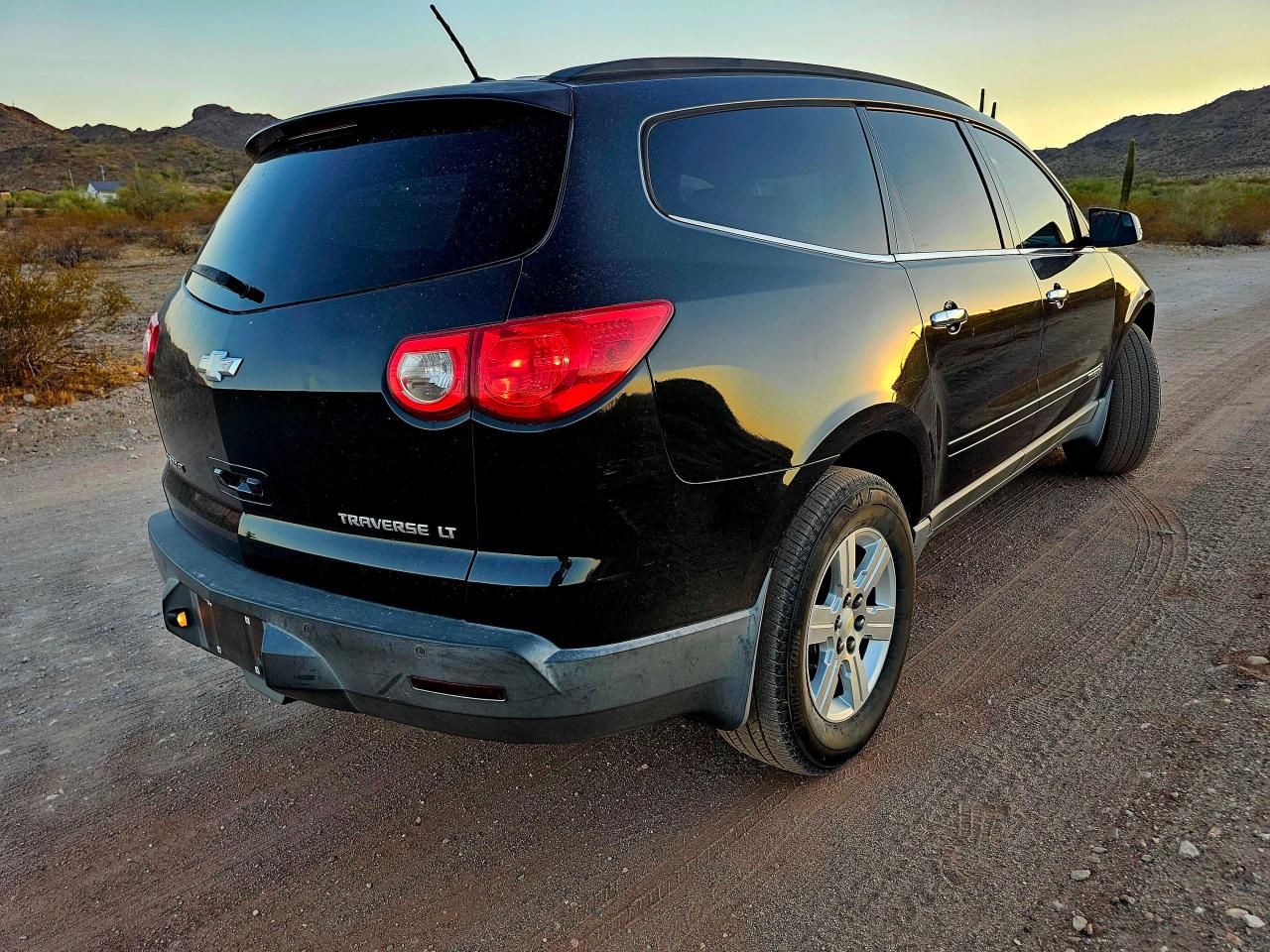 2009 Chevrolet Traverse VIN 1GNER23D89S118411 Copart auction photo, minor dent/scratches / normal wear damage thumbnail 4