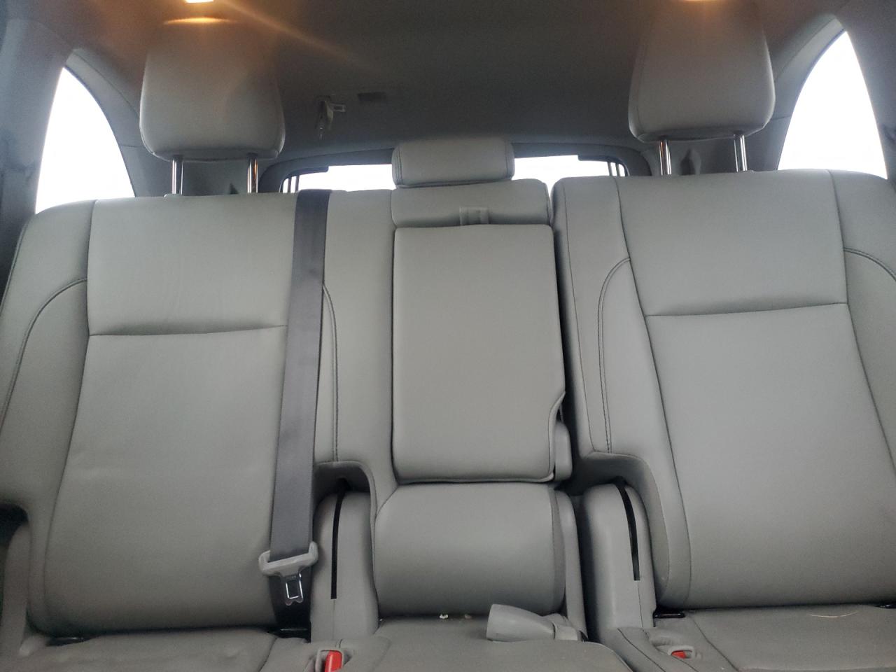 2018 Toyota Highlander VIN 5TDKZRFH9JS268284 Copart auction photo, side / minor dent/scratches damage thumbnail 10
