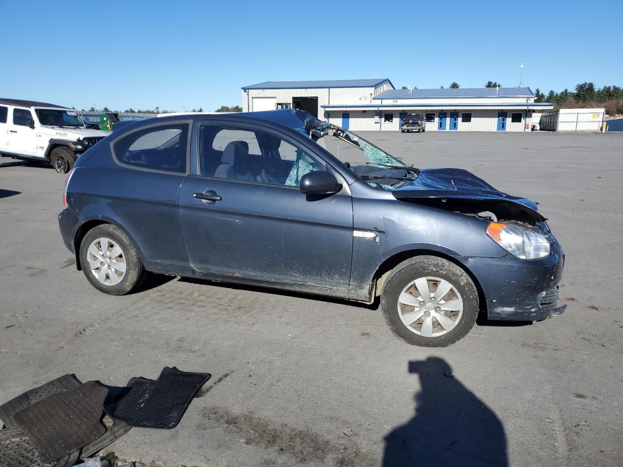 2011 Hyundai Accent VIN KMHCM3AC0BU192880 Copart auction photo, front end / top/roof damage thumbnail 4