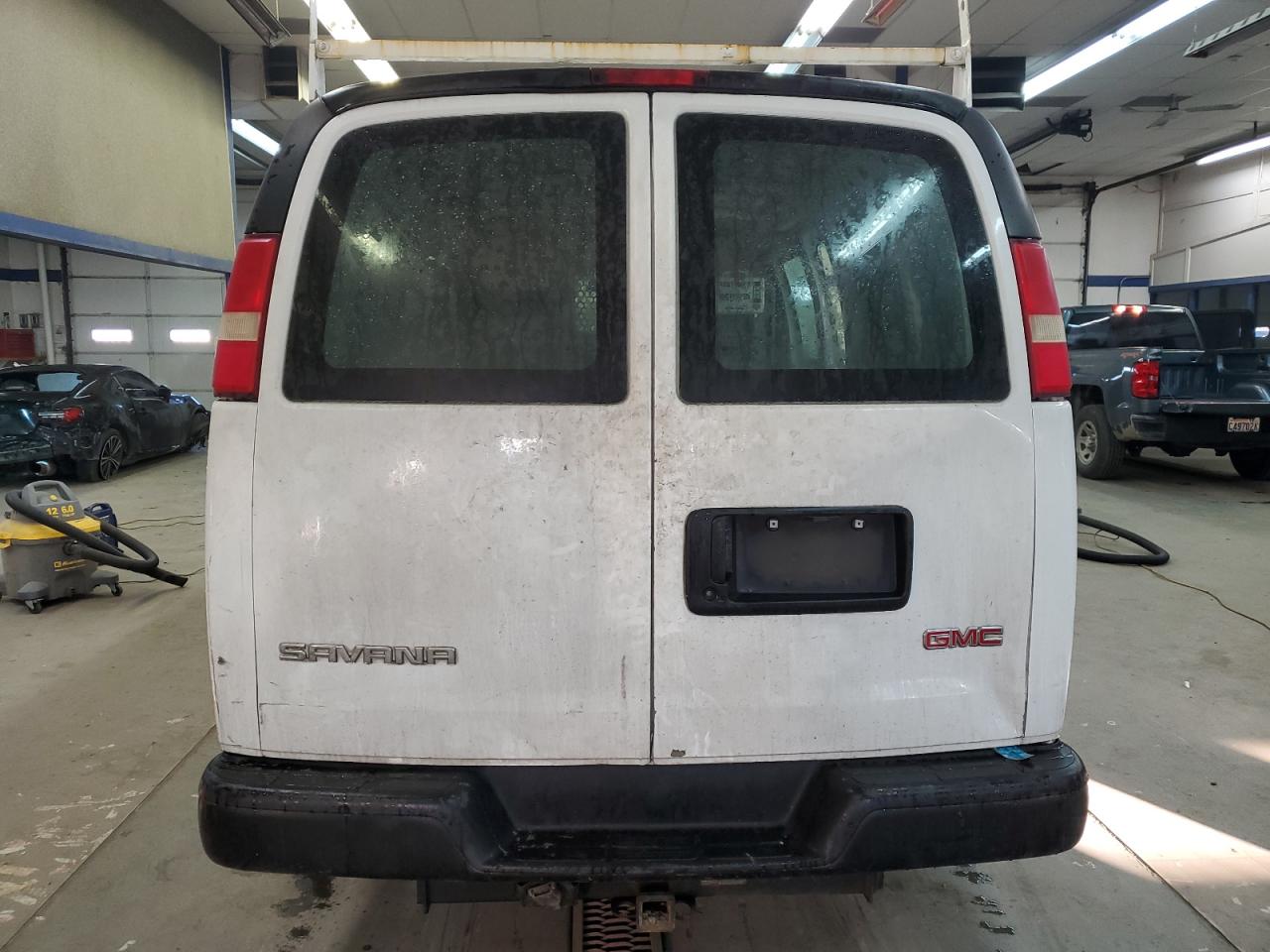 2008 GMC Savana VIN 1GTFG15X381233393 Copart auction photo, rear end / side damage thumbnail 6