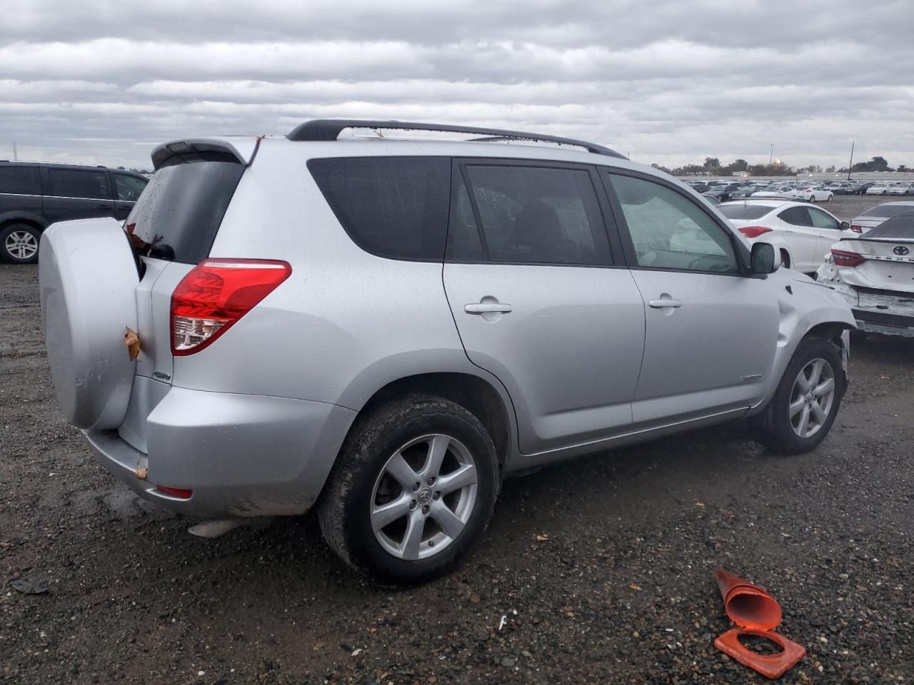 2007 Toyota RAV 4 VIN JTMBK31V676024034 Copart auction photo, front end damage thumbnail 3