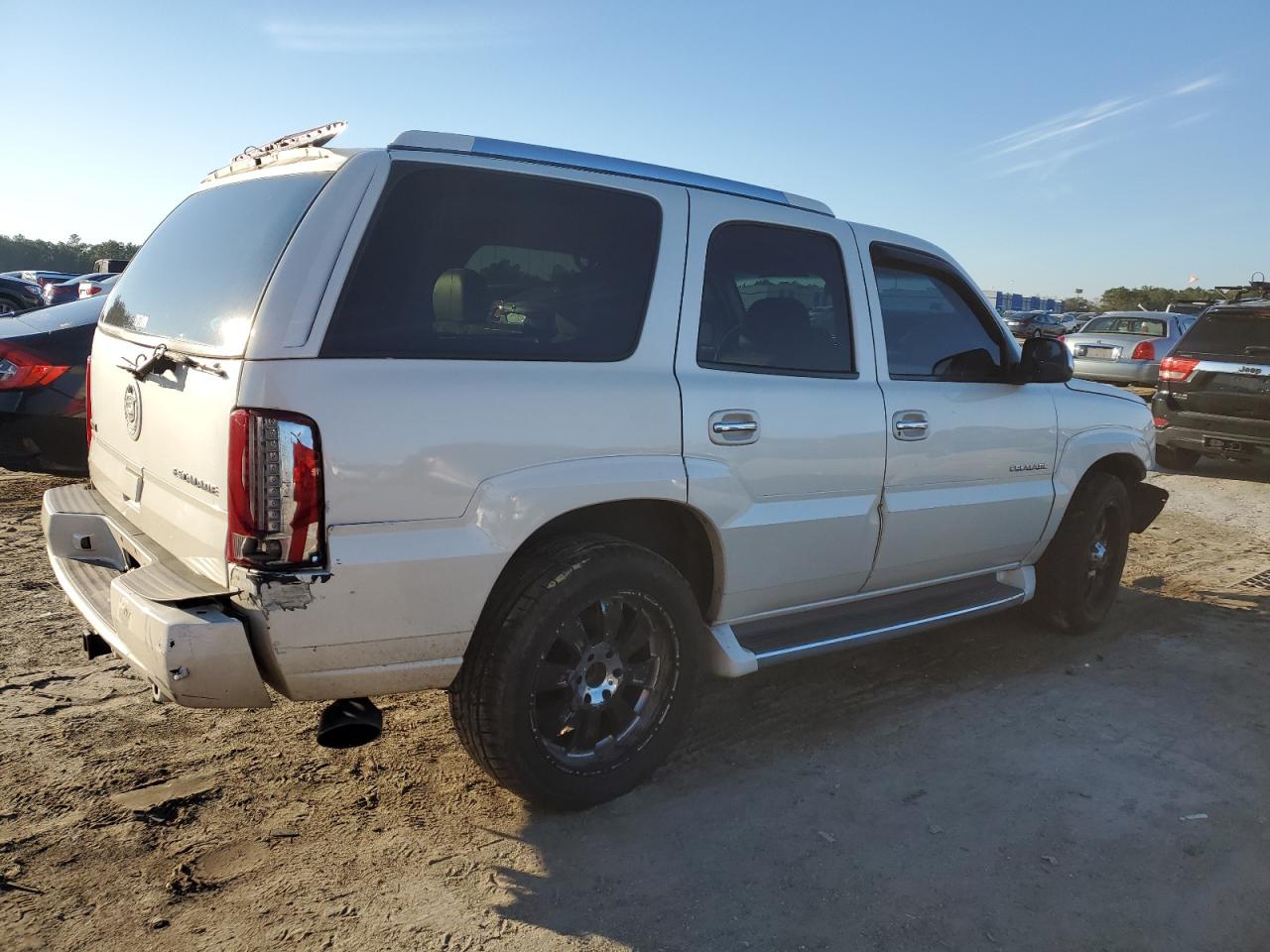 2002 Cadillac Escalade VIN 1GYEC63T52R325046 Copart auction photo, front end damage thumbnail 3