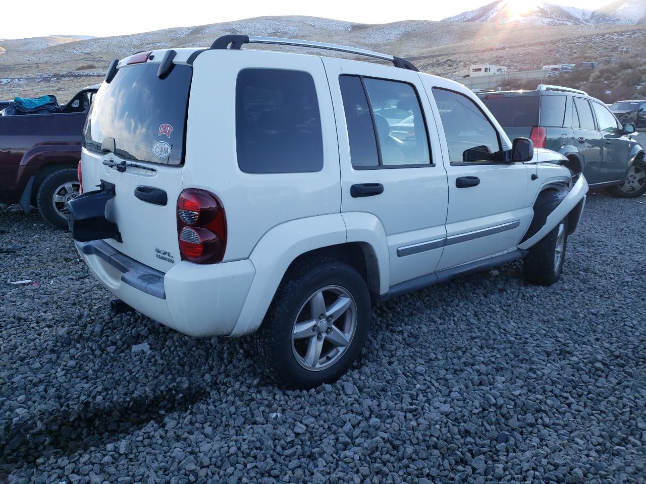 2005 Jeep Liberty (North America) VIN 1J8GL58K45W592976 Copart auction photo, front end damage thumbnail 3