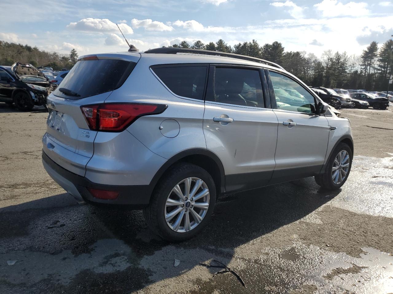 2019 Ford Escape VIN 1FMCU9HD2KUA57501 Copart auction photo, unknown / minor dent/scratches damage thumbnail 3