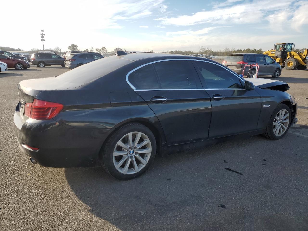 2016 BMW 5er VIN WBA5B3C51GG253321 Copart auction photo, front end / minor dent/scratches damage thumbnail 3