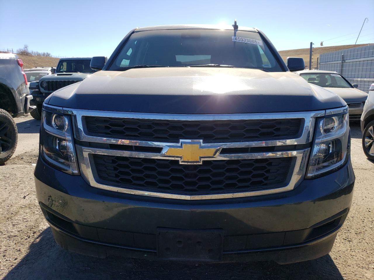 2019 Chevrolet Suburban VIN 1GNSKHKC1KR153128 Copart auction photo, vandalism / minor dent/scratches damage thumbnail 5