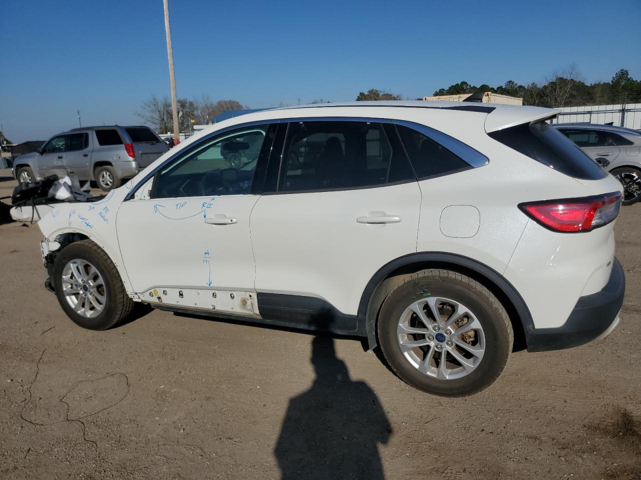 2020 Ford Escape VIN 1FMCU0G64LUC52340 Copart auction photo, front end / side damage thumbnail 2