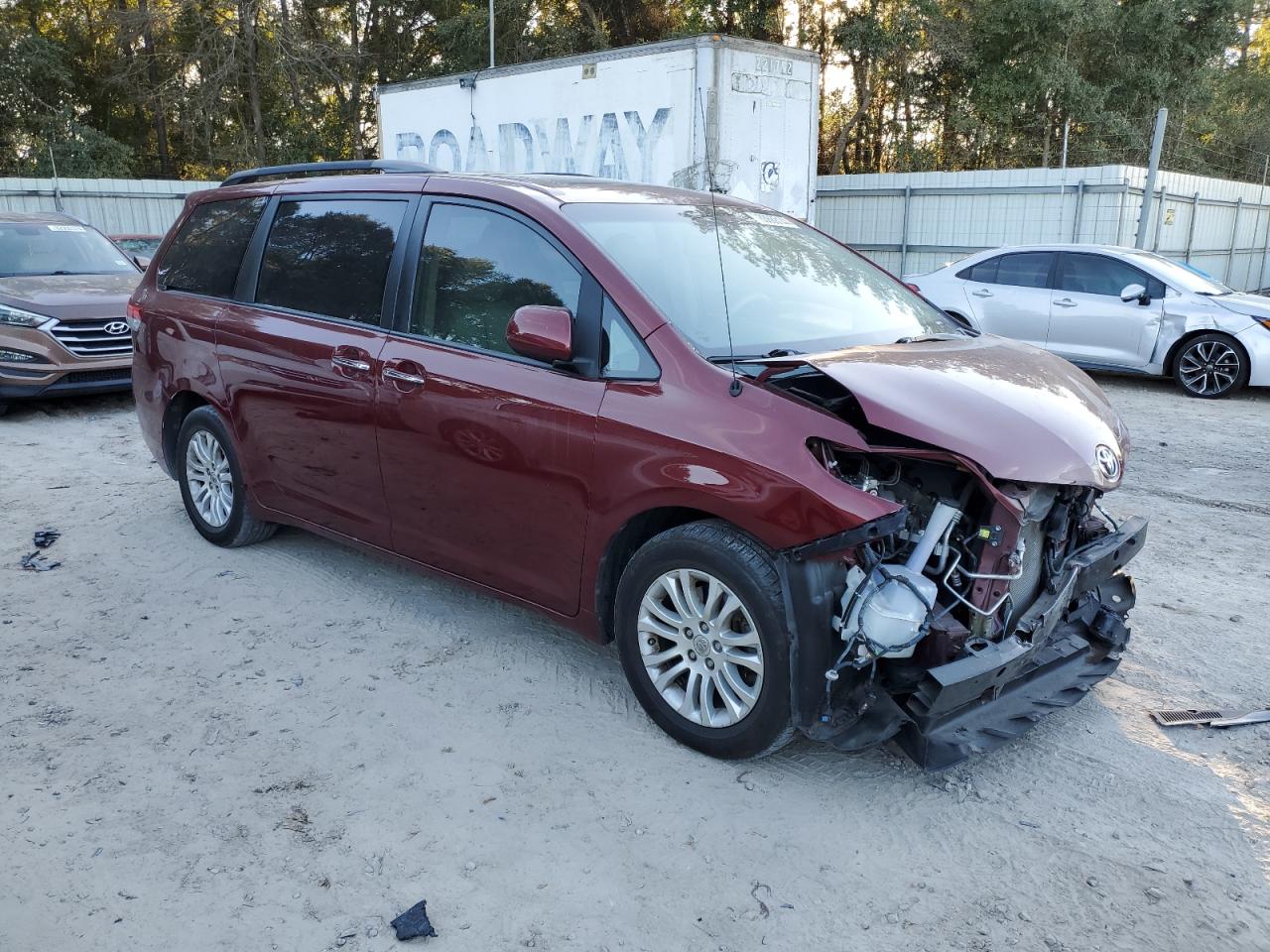2014 Toyota Sienna VIN 5TDYK3DC2ES463779 Copart auction photo, front end damage thumbnail 4