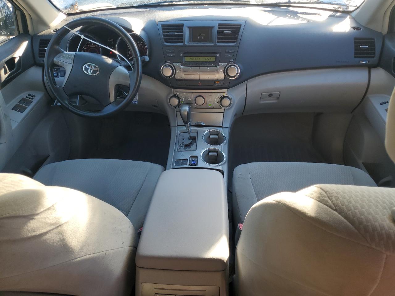 2010 Toyota Highlander VIN 5TDZK3EH6AS008748 Copart auction photo, rear end damage thumbnail 8