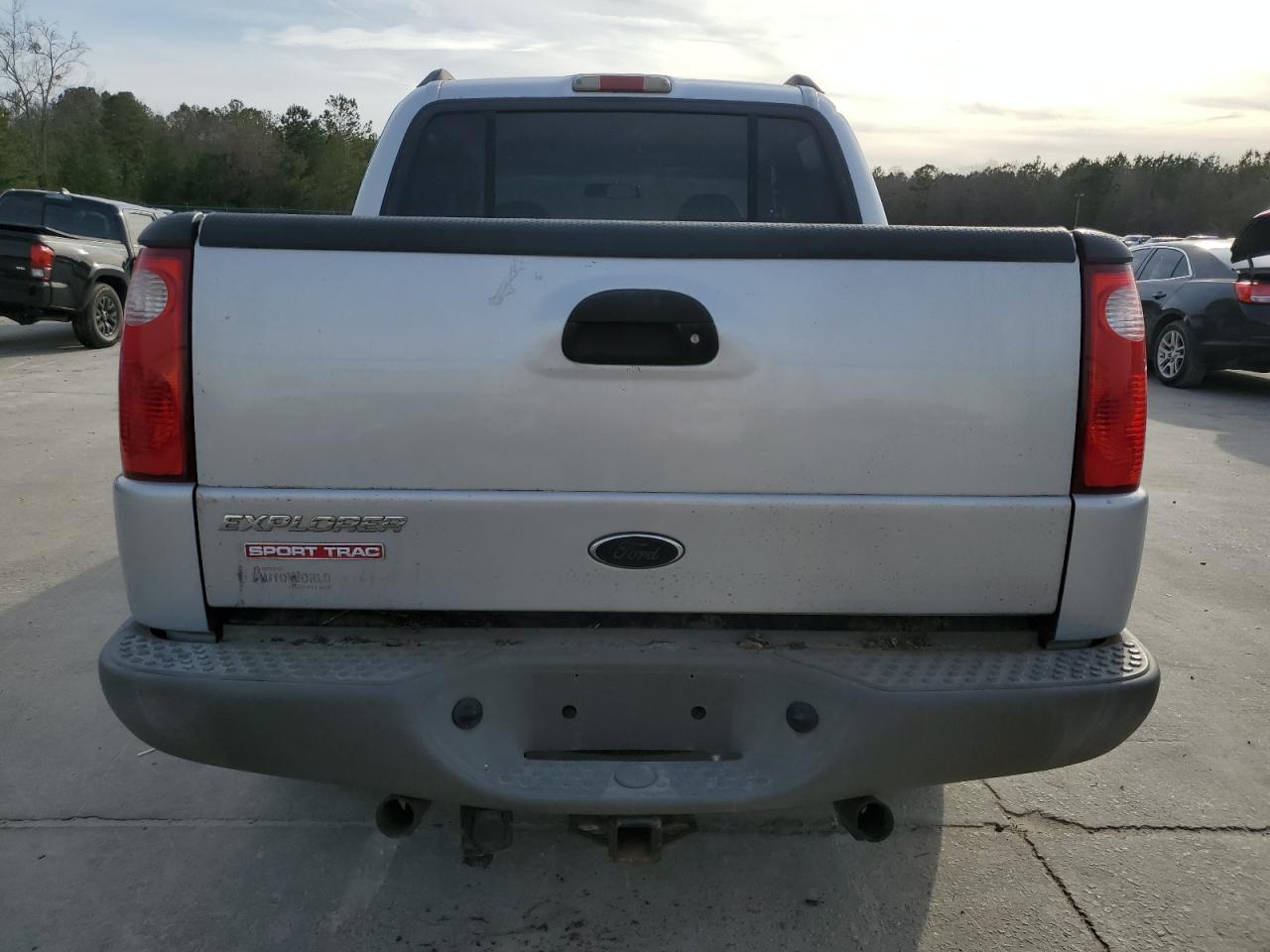 2002 Ford Explorer VIN 1FMZU77E32UB49516 Copart auction photo, side / minor dent/scratches damage thumbnail 6