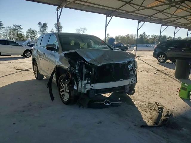 2015 Toyota Highlander VIN 5TDBKRFH8FS143563 Copart auction photo, front end damage thumbnail 12