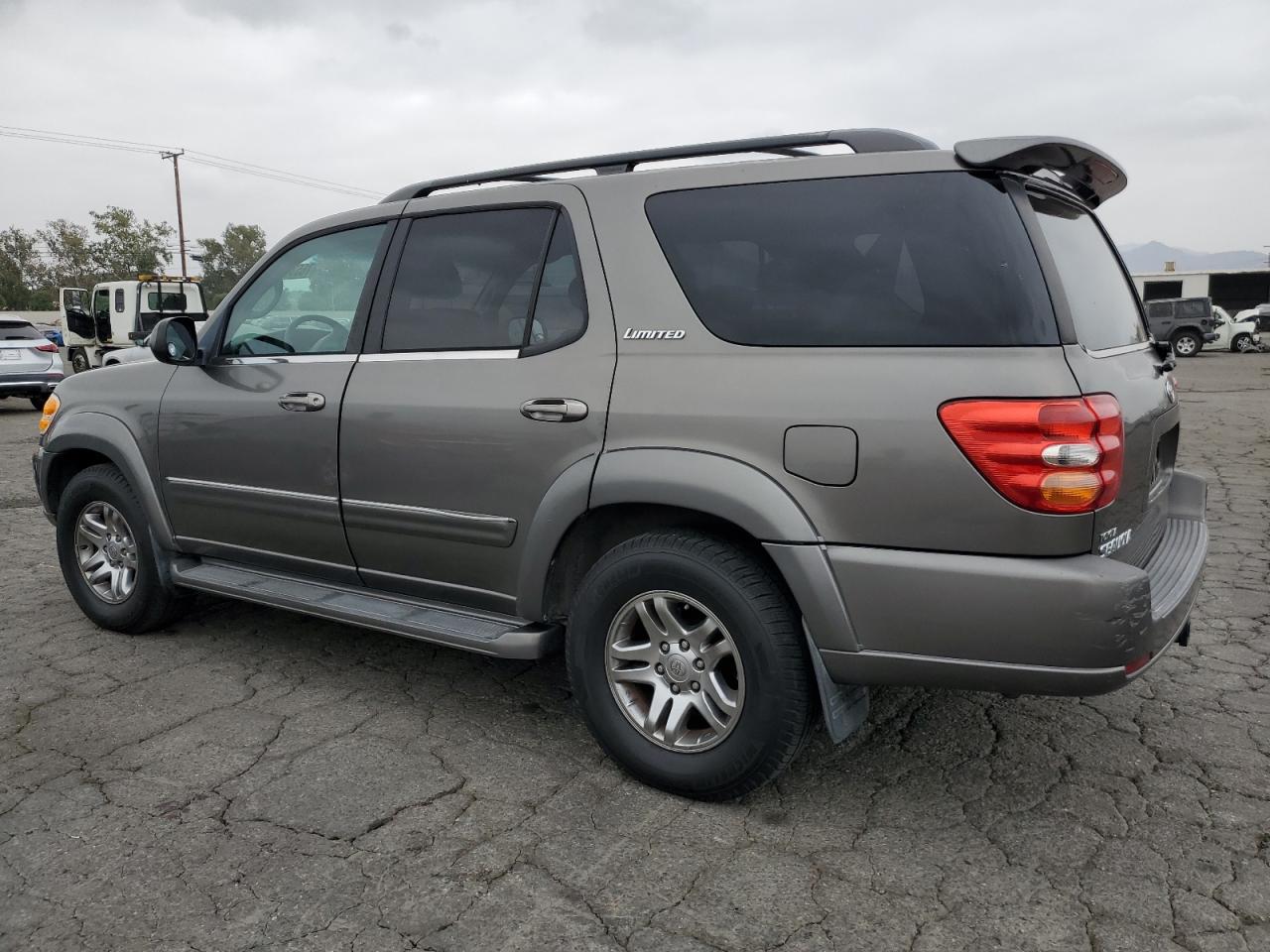 2004 Toyota Sequoia VIN 5TDZT38A04S220142 Copart auction photo, front end damage thumbnail 2