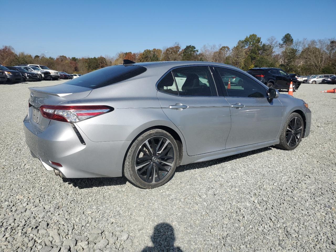2020 Toyota Camry VIN 4T1KZ1AK1LU042884 Copart auction photo, side / rear end damage thumbnail 3