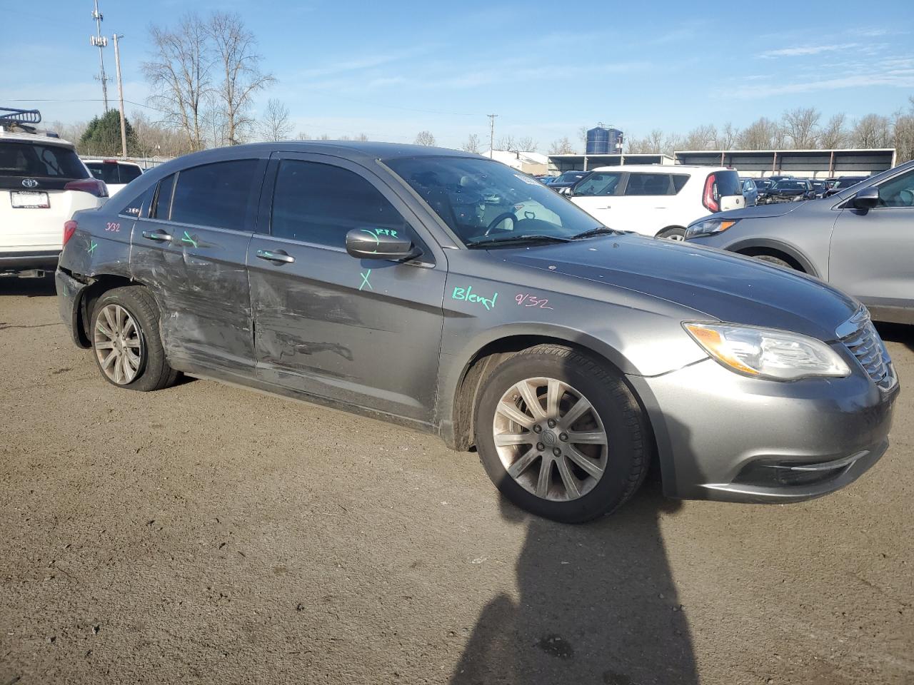 2013 Chrysler 200 VIN 1C3CCBBB0DN627583 Copart auction photo, front end / side damage thumbnail 4