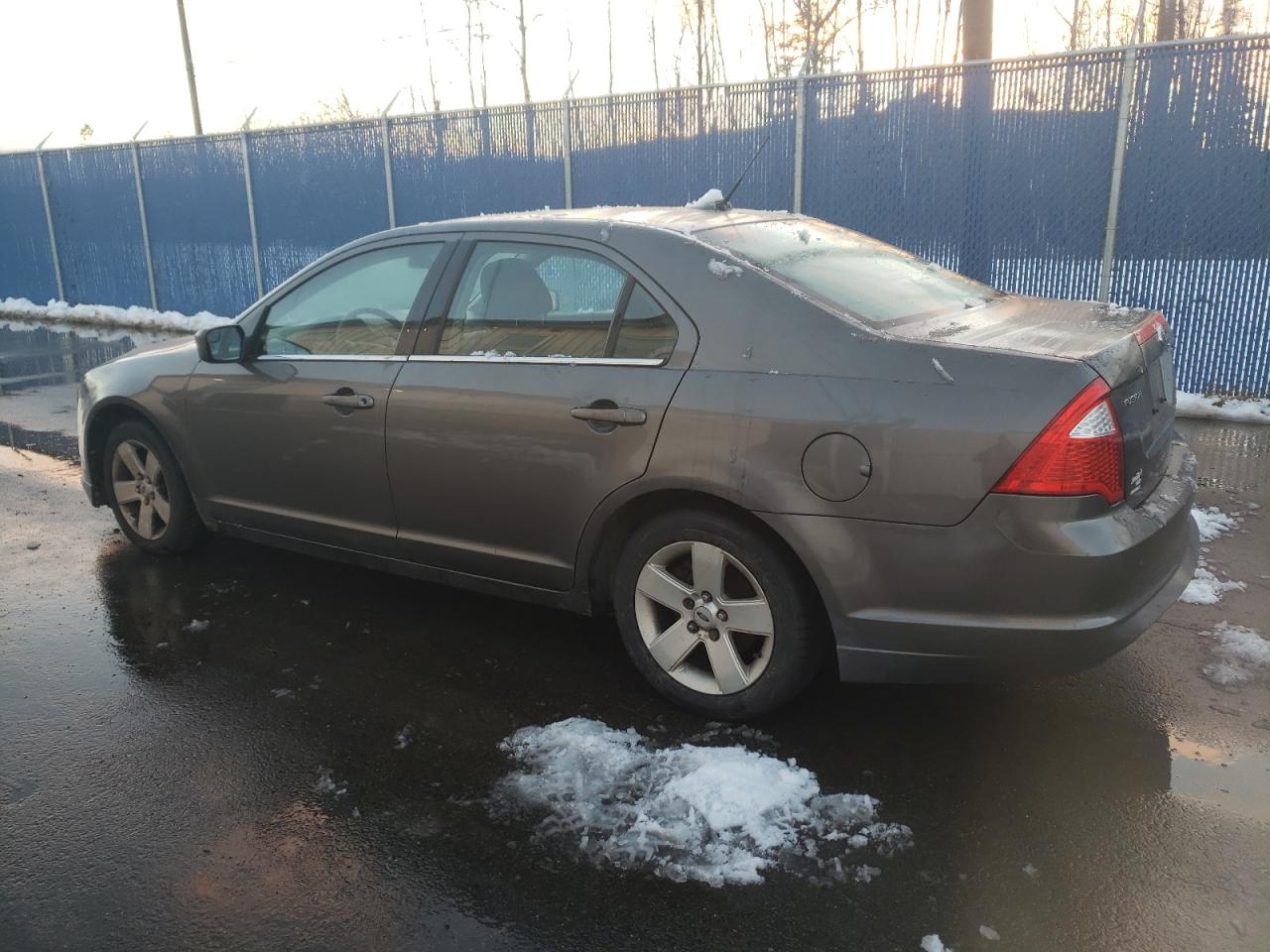 2011 Ford Fusion VIN 3FAHP0HA6BR142163 Copart auction photo, minor dent/scratches damage thumbnail 2