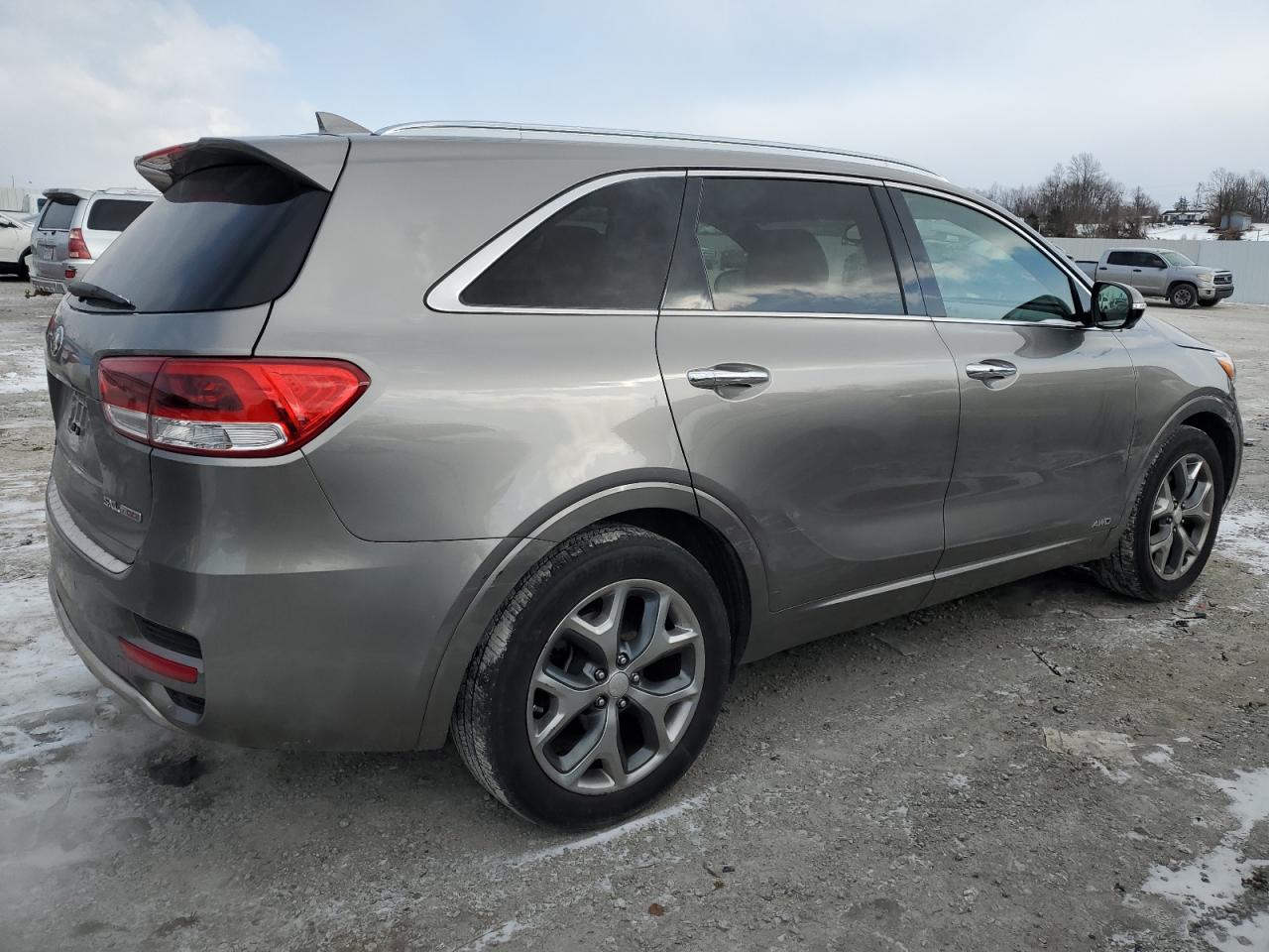 2016 KIA Sorento VIN 5XYPKDA18GG107826 Copart auction photo, front end / side damage thumbnail 3