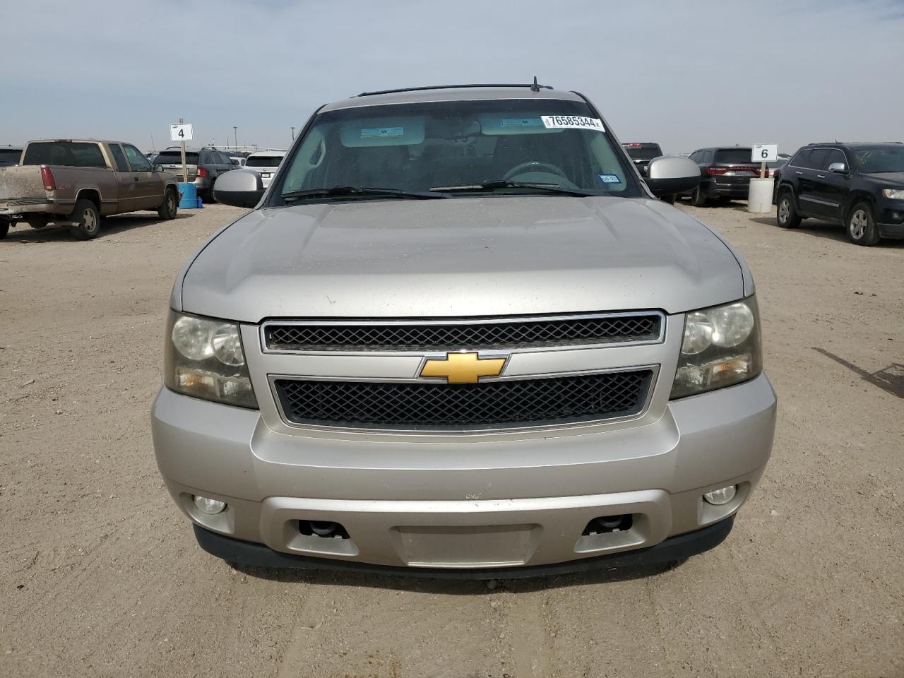 2009 Chevrolet Tahoe VIN 1GNFK230X9R170832 Copart auction photo, side / minor dent/scratches damage thumbnail 5