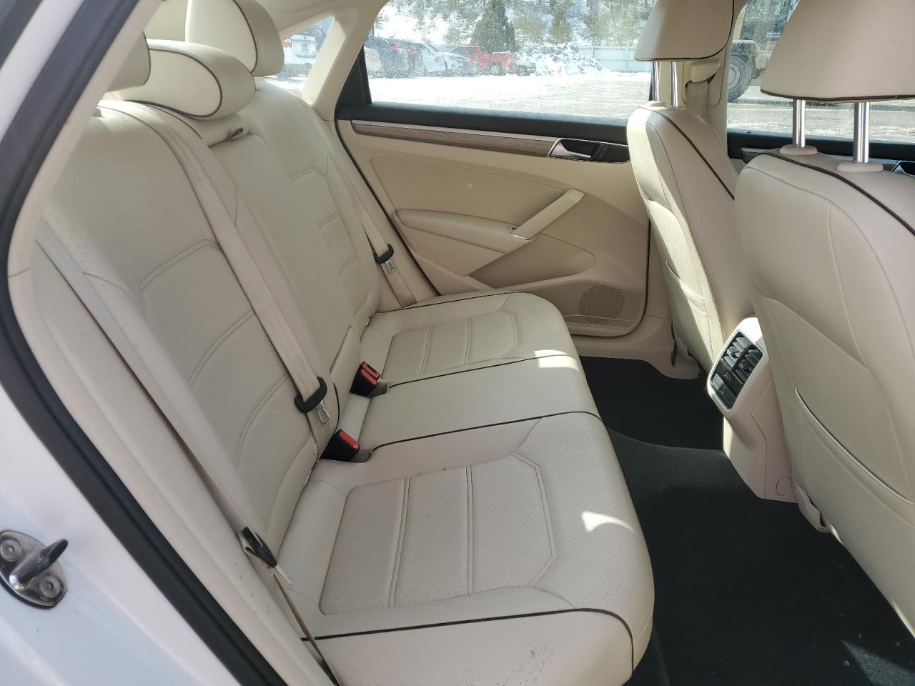 2017 Volkswagen Passat VIN 1VWBT7A34HC017747 Copart auction photo, front end / side damage thumbnail 10
