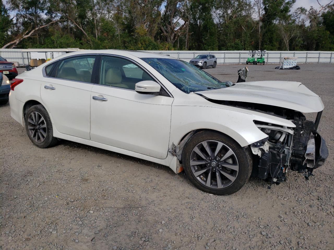 2017 Nissan Altima VIN 1N4AL3AP0HC470103 Copart auction photo, front end / side damage thumbnail 4