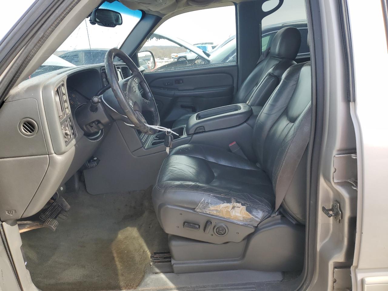 2005 Chevrolet Silverado VIN 2GCEK13T851103352 Copart auction photo, front end damage thumbnail 7