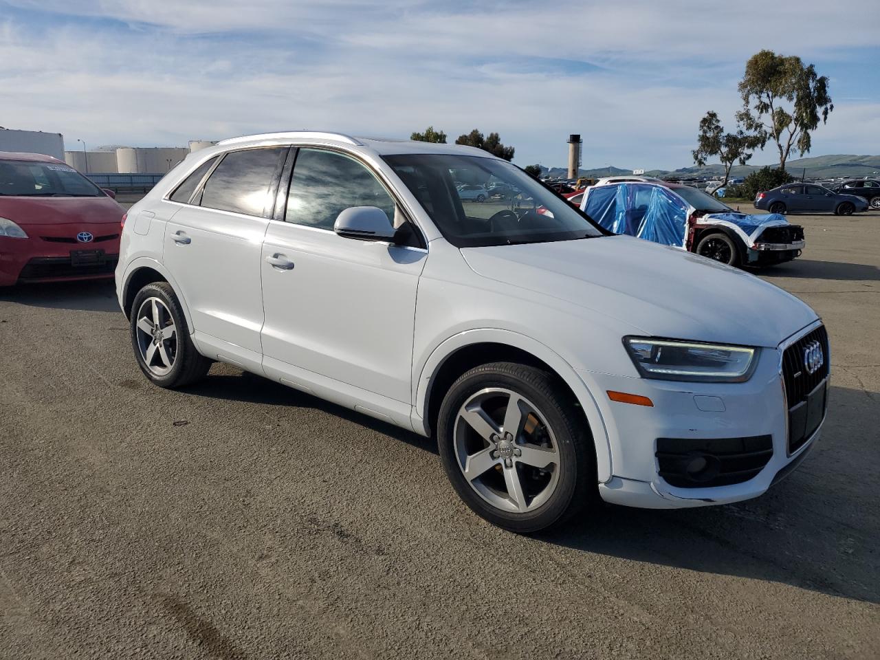 2015 Audi Q3 VIN WA1EFCFS5FR008916 Copart auction photo, front end / side damage thumbnail 4