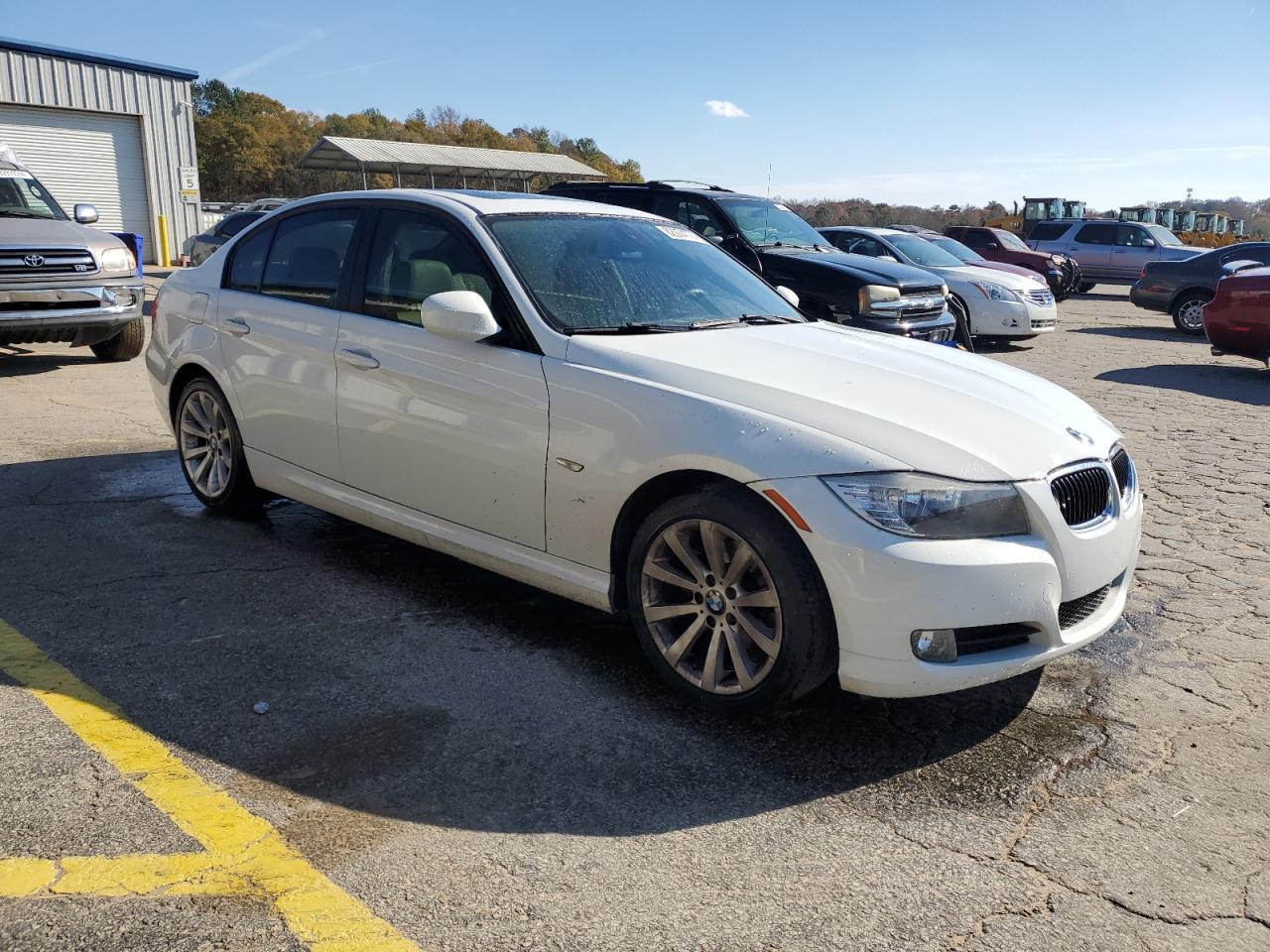 2011 BMW 3er VIN WBAPH7C50BA800721 Copart auction photo, front end damage thumbnail 4