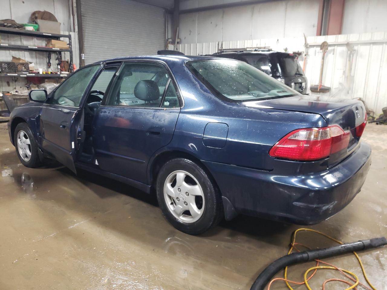 1999 Honda Accord VIN 1HGCG5656XA013799 Copart auction photo, side / rear end damage thumbnail 2