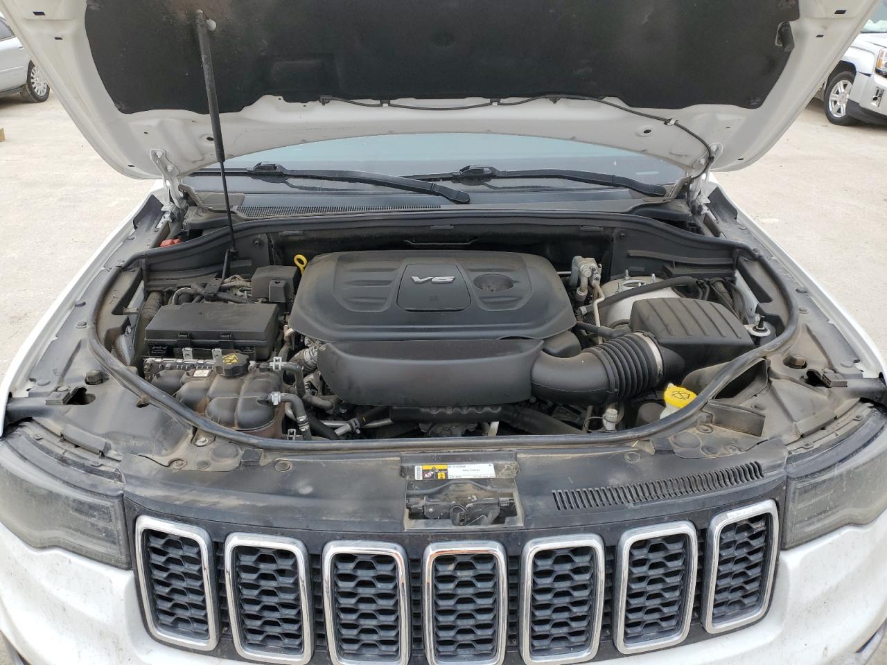 2019 Jeep Grand Cherokee VIN 1C4RJEBG2KC556033 Copart auction photo, rear end / minor dent/scratches damage thumbnail 12
