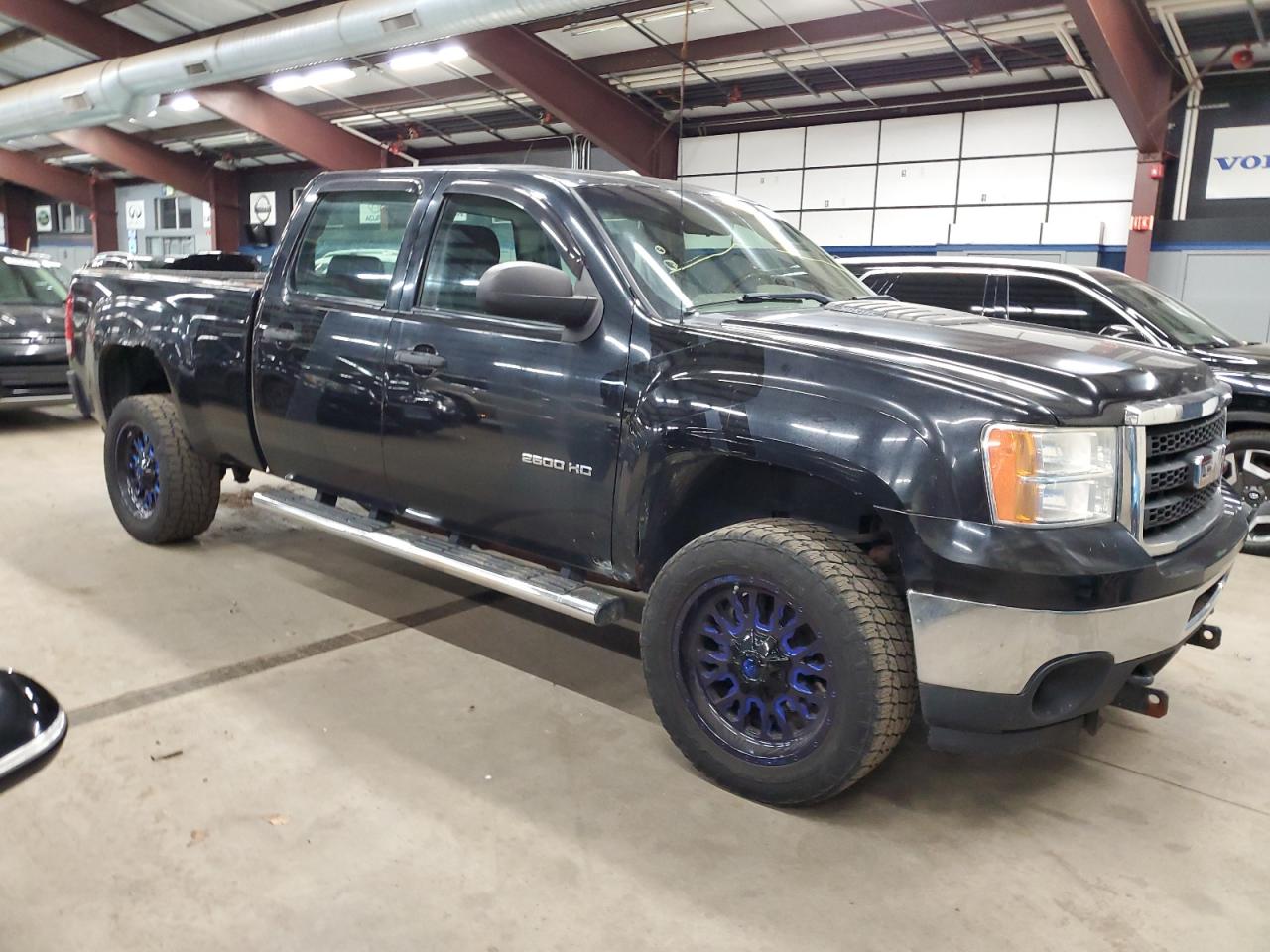 2014 GMC Sierra VIN 1GT12ZCG2EF132256 Copart auction photo, minor dent/scratches damage thumbnail 4