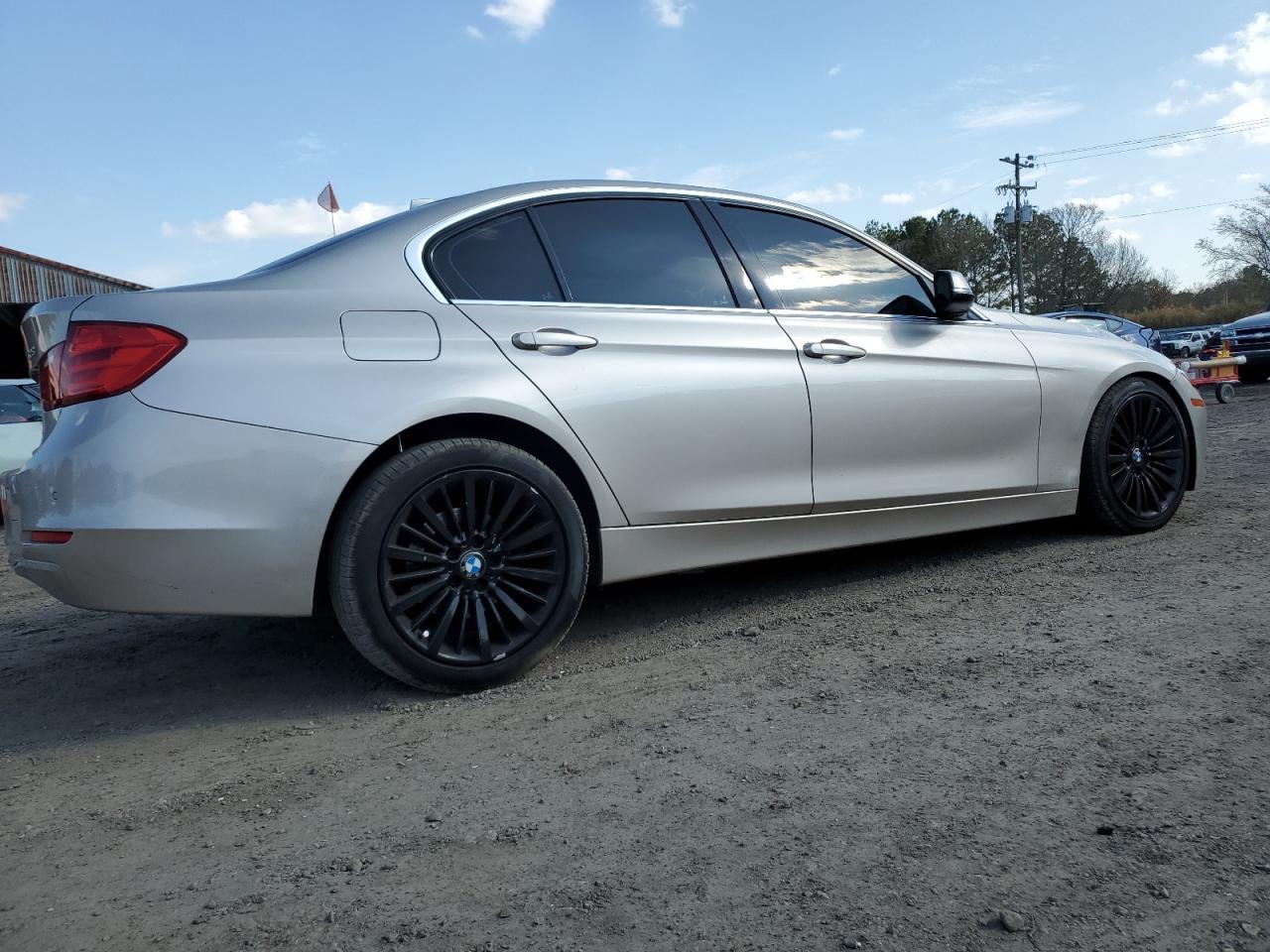2015 BMW 3er VIN WBA3A5G57FNS85992 Copart auction photo, side damage thumbnail 3