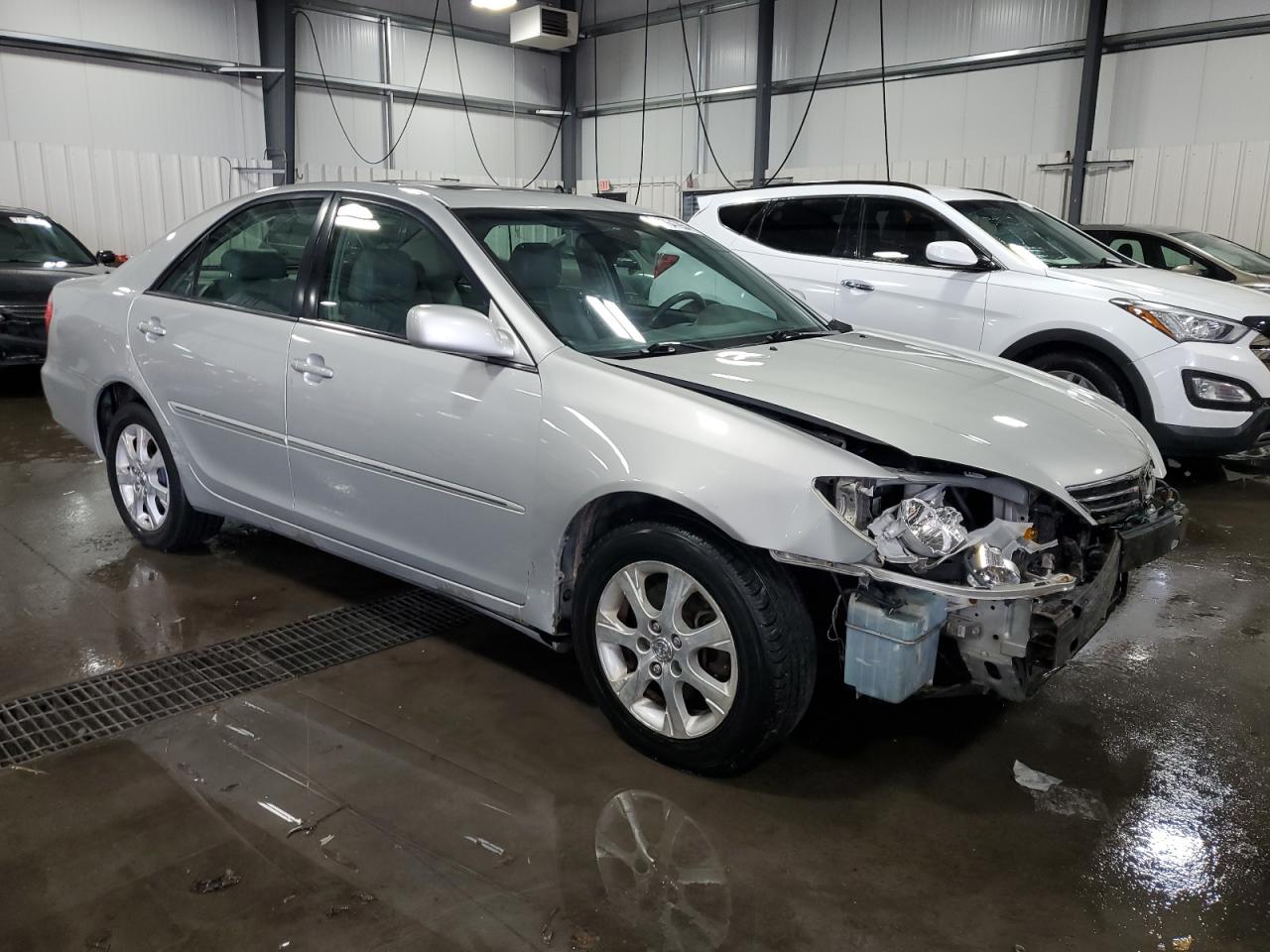 2005 Toyota Camry VIN 4T1BF32KX5U597662 Copart auction photo, front end / rear end damage thumbnail 4