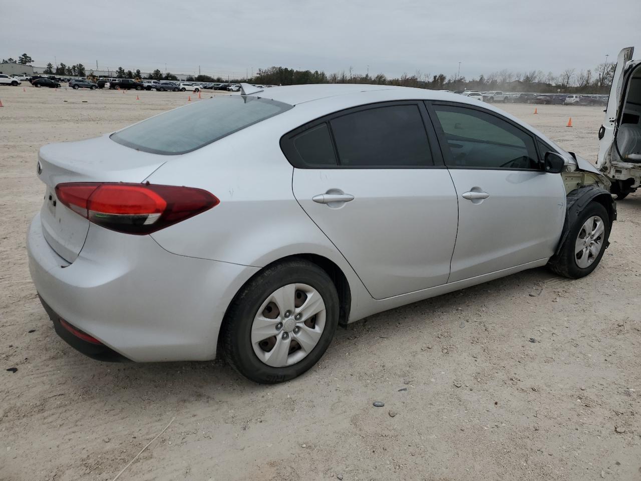2017 KIA Forte VIN 3KPFK4A79HE070008 Copart auction photo, front end / minor dent/scratches damage thumbnail 3