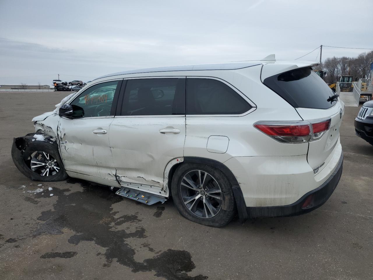 2016 Toyota Highlander VIN 5TDJKRFH0GS313086 Copart auction photo, all over damage thumbnail 2