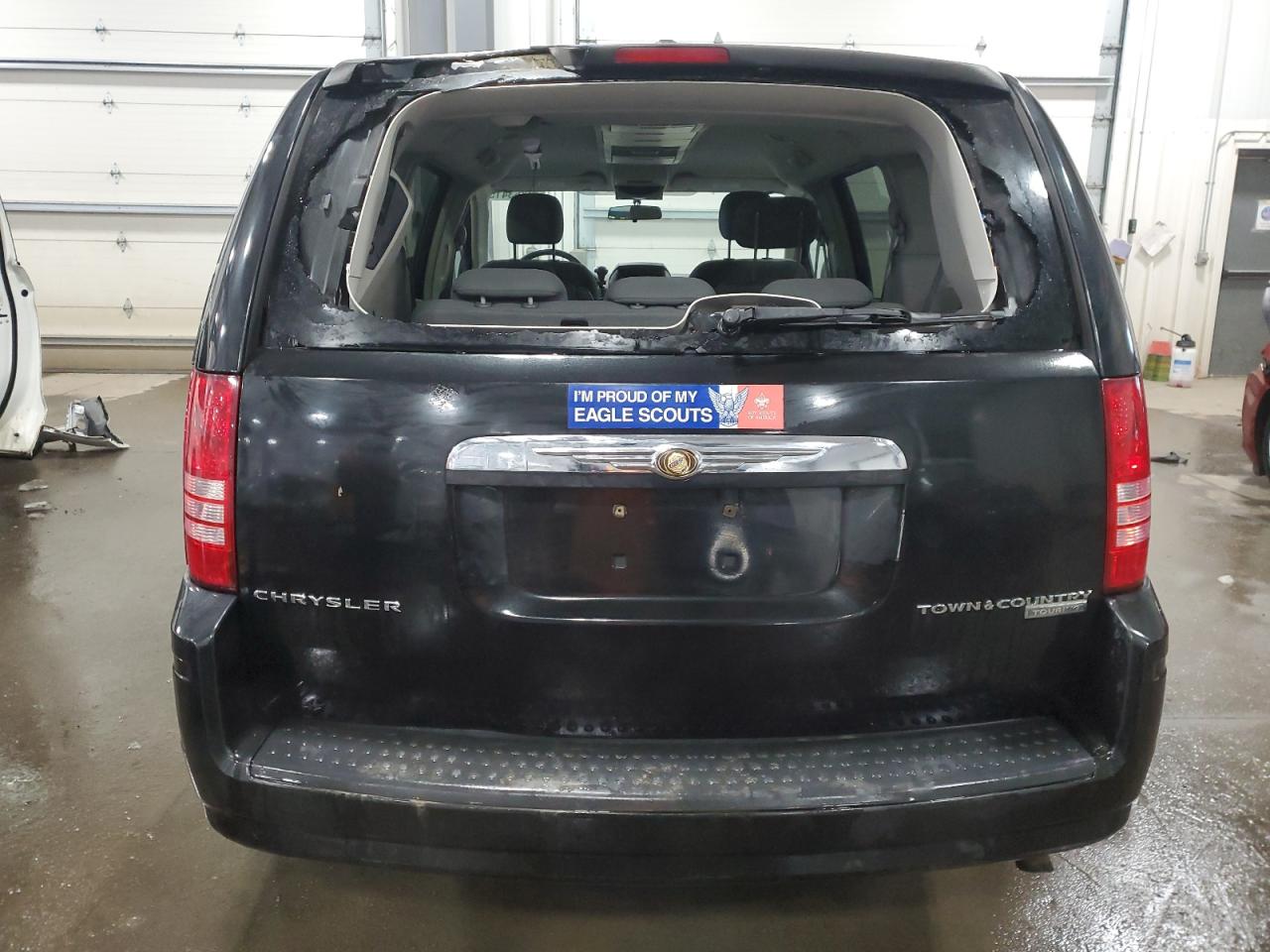 2010 Chrysler Town & Country VIN 2A4RR5D1XAR176486 Copart auction photo, front end / side damage thumbnail 6