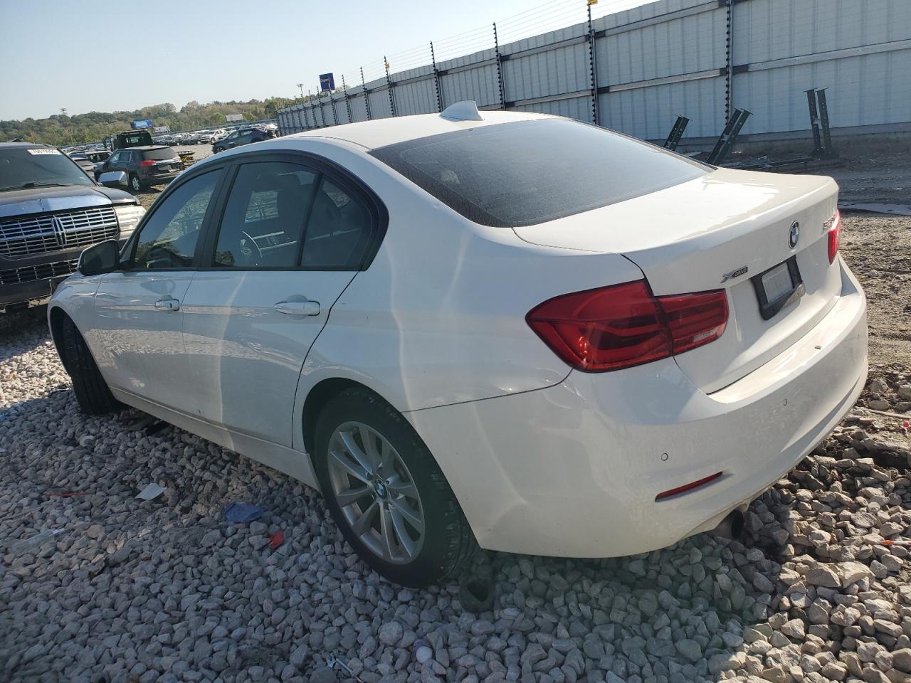 2017 BMW 3er VIN WBA8A3C32HA066897 Copart auction photo, hail damage thumbnail 2