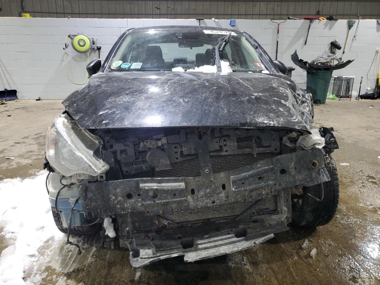 2017 Toyota Yaris VIN 3MYDLBYV3HY173020 Copart auction photo, front end / minor dent/scratches damage thumbnail 5