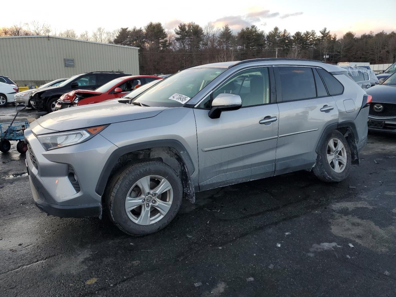 2021 Toyota RAV 4 VIN JTMP1RFV4MD077374