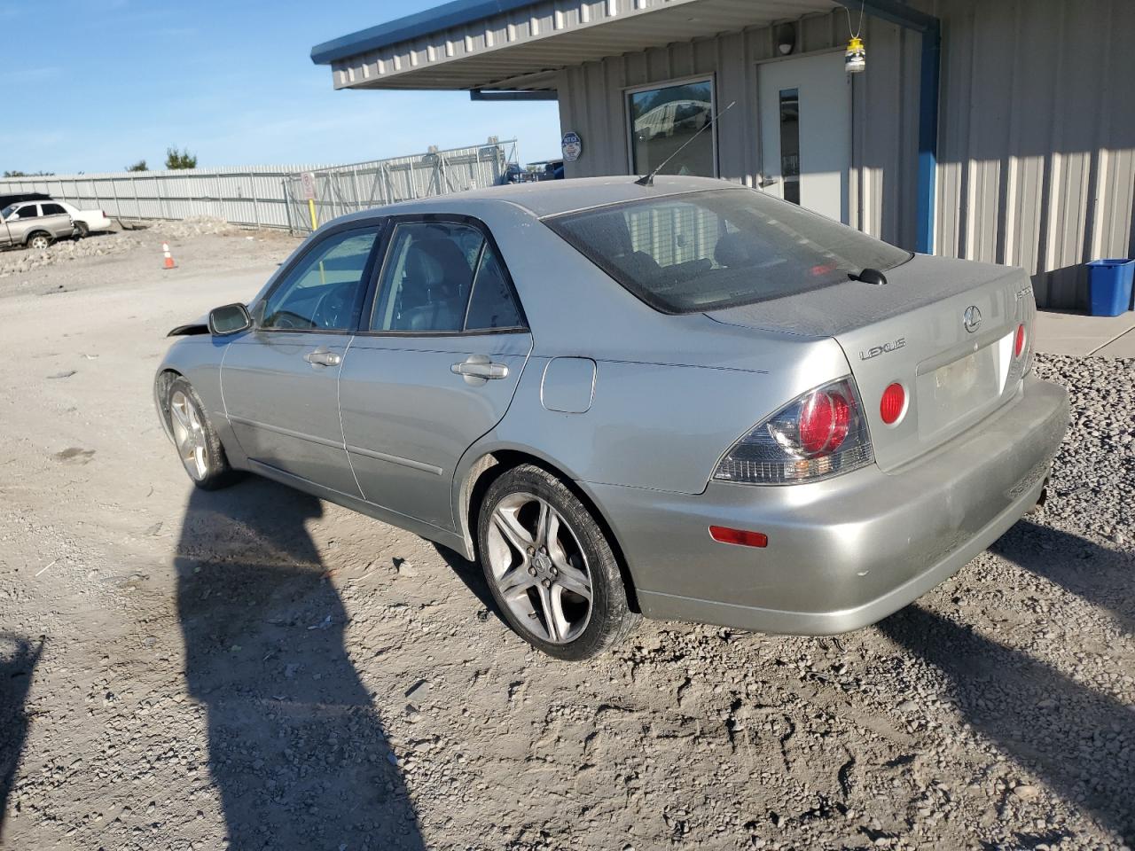 2001 Lexus IS VIN JTHBD182510033763 Copart auction photo, front end / minor dent/scratches damage thumbnail 2