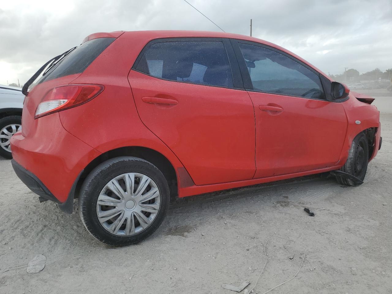 2011 Mazda 2 VIN JM1DE1HY0B0104039 Copart auction photo, front end / minor dent/scratches damage thumbnail 3