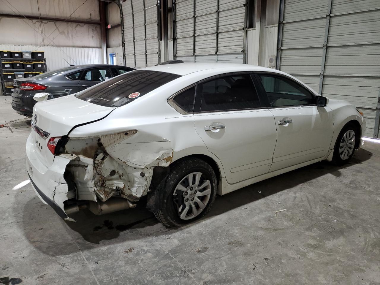 2016 Nissan Altima VIN 1N4AL3AP2GN346997 Copart auction photo, rear end / minor dent/scratches damage thumbnail 3