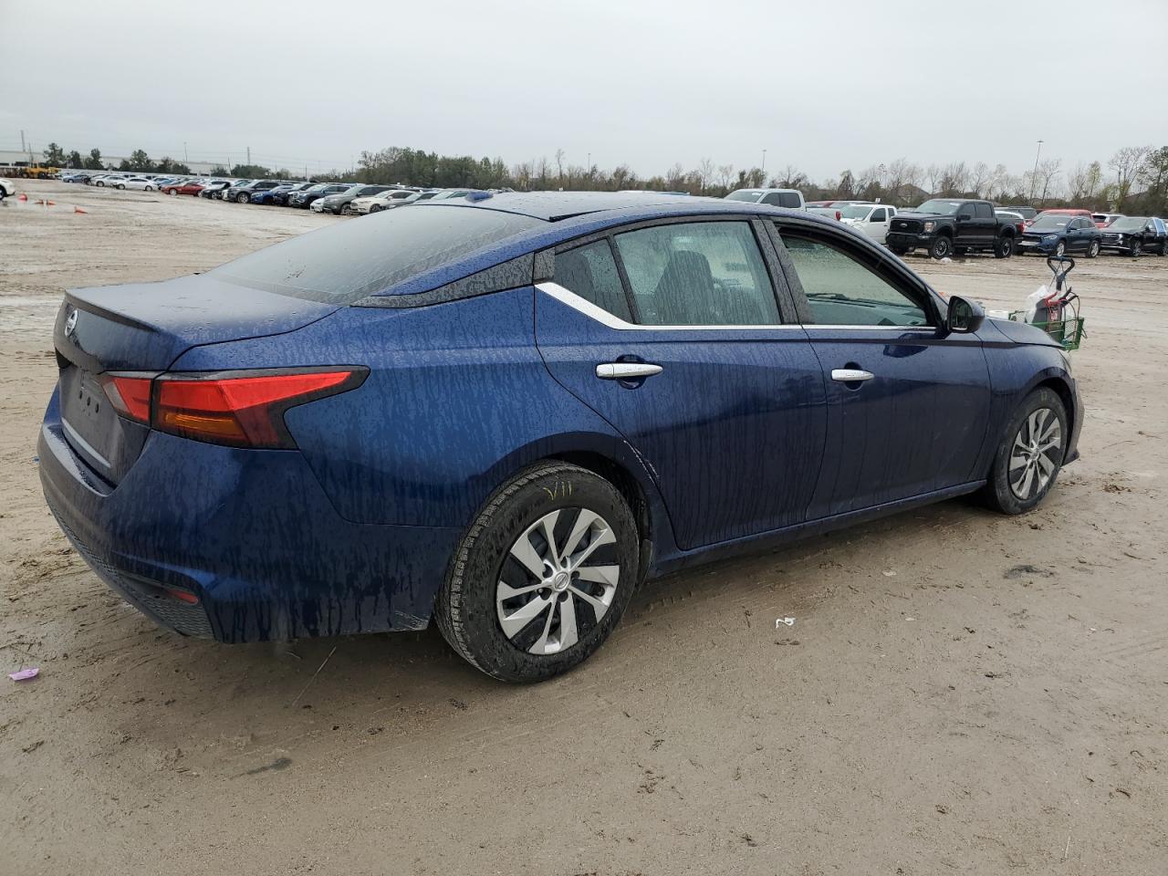 2020 Nissan Altima VIN 1N4BL4BV2LC201357 Copart auction photo, side / front end damage thumbnail 3